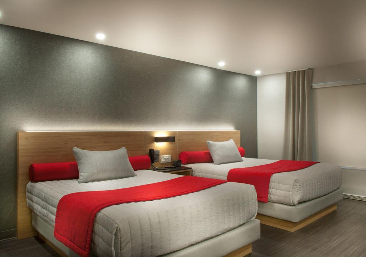 Ramada By Wyndham Laval Hotel Bagian luar foto