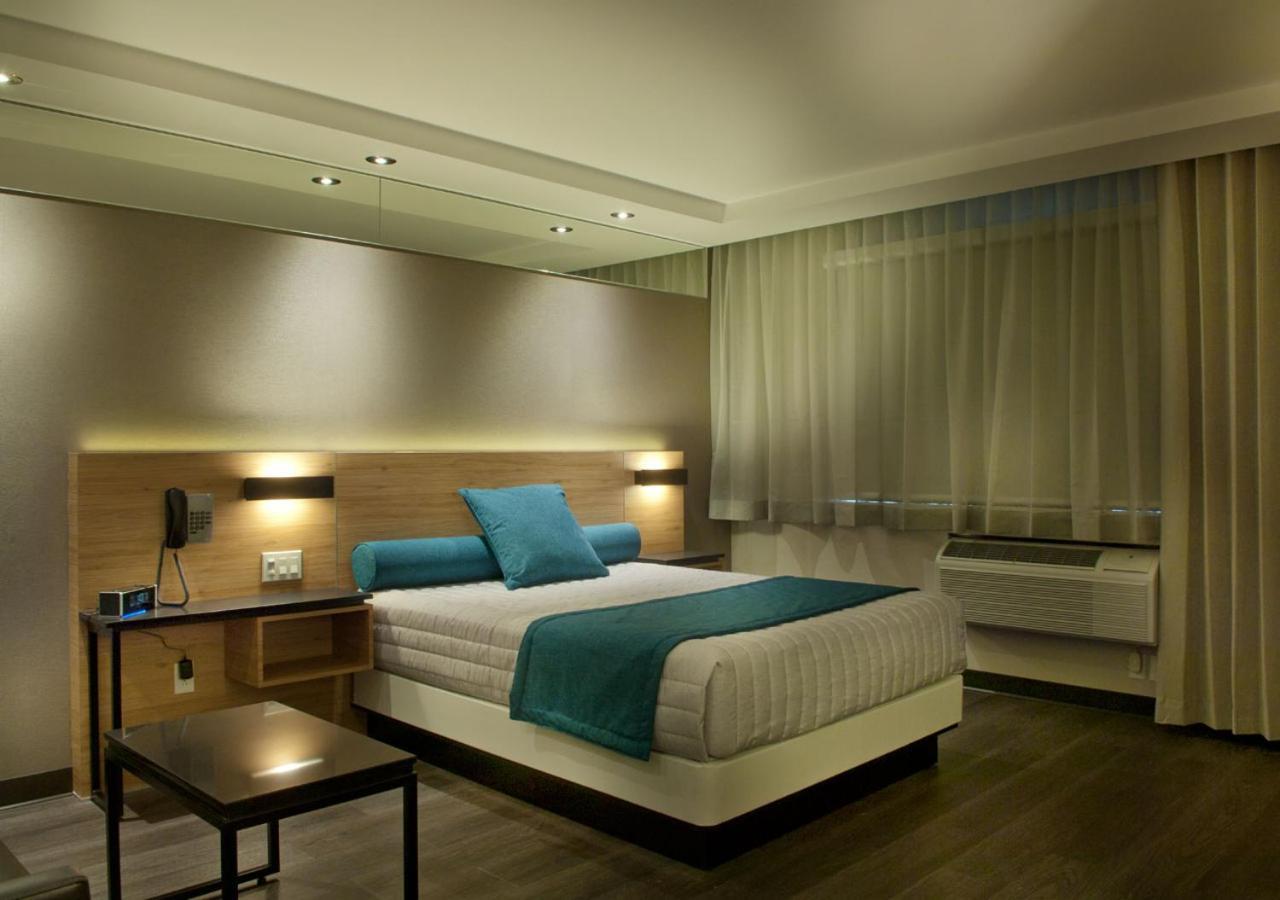 Ramada By Wyndham Laval Hotel Bagian luar foto