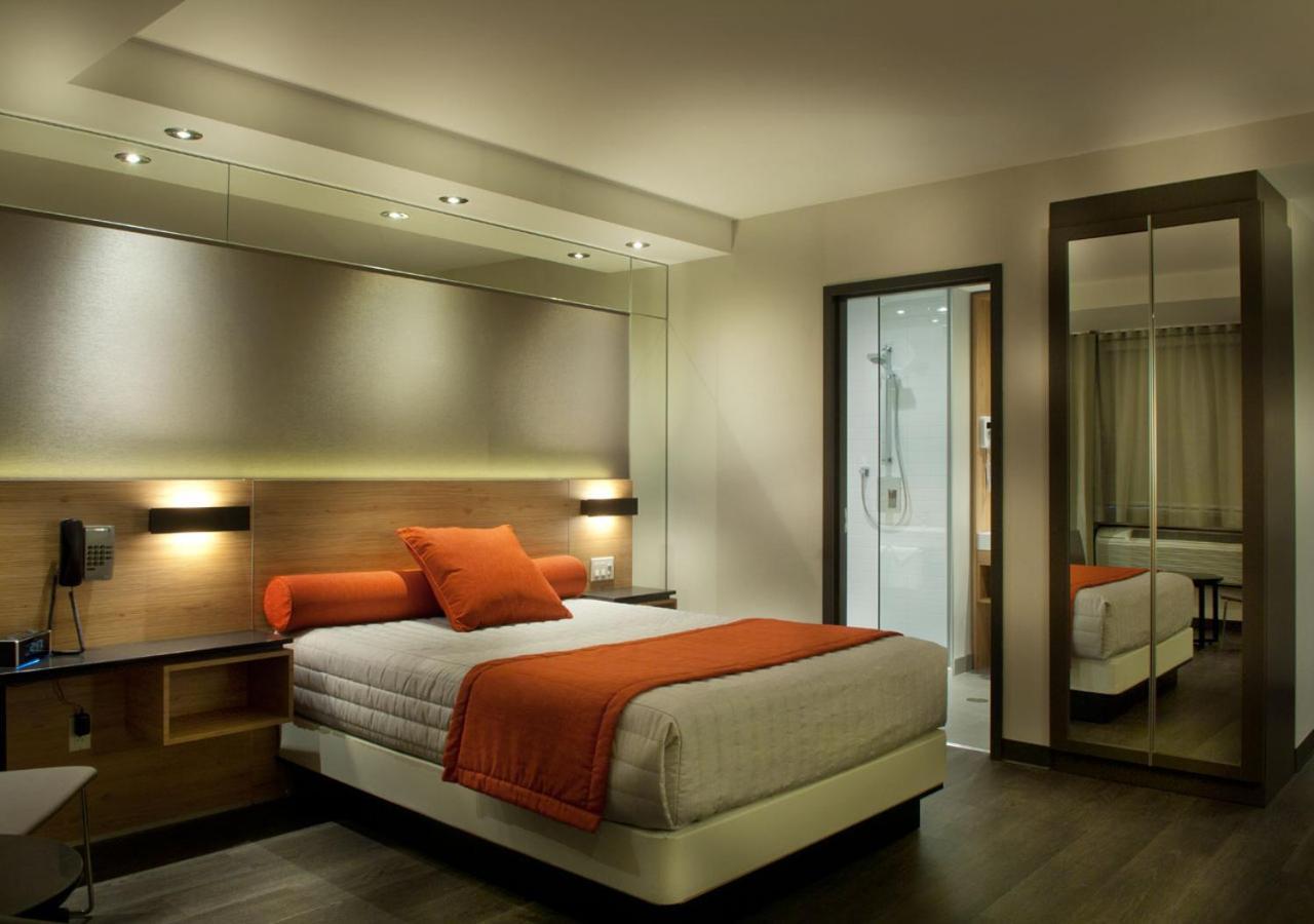 Ramada By Wyndham Laval Hotel Bagian luar foto