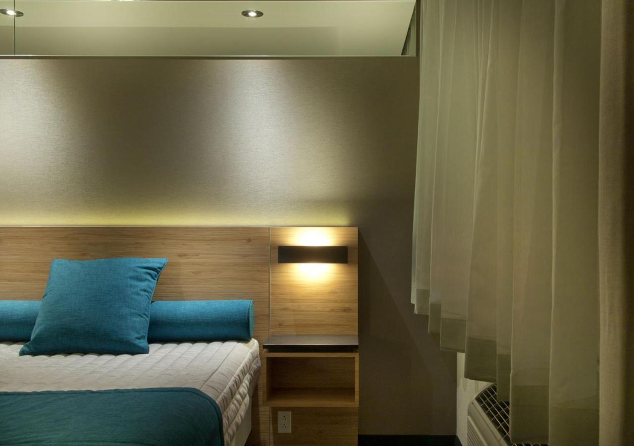 Ramada By Wyndham Laval Hotel Bagian luar foto