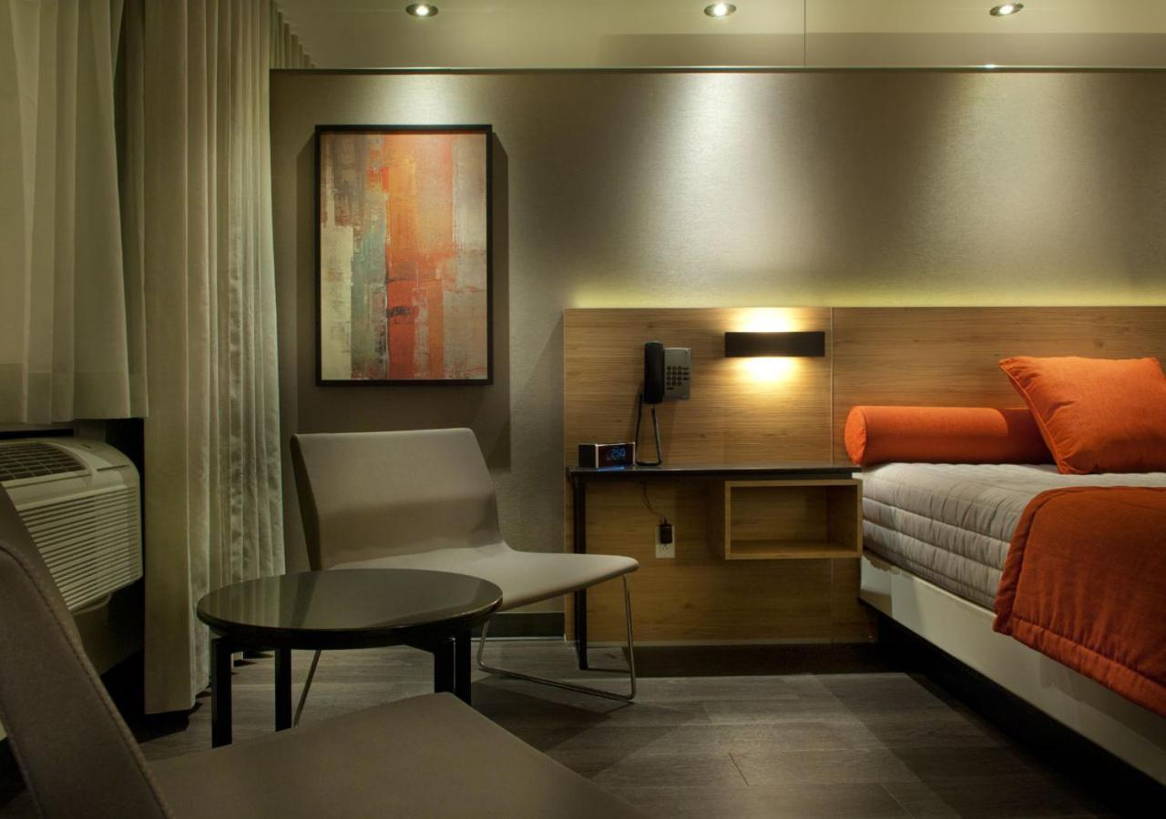 Ramada By Wyndham Laval Hotel Bagian luar foto