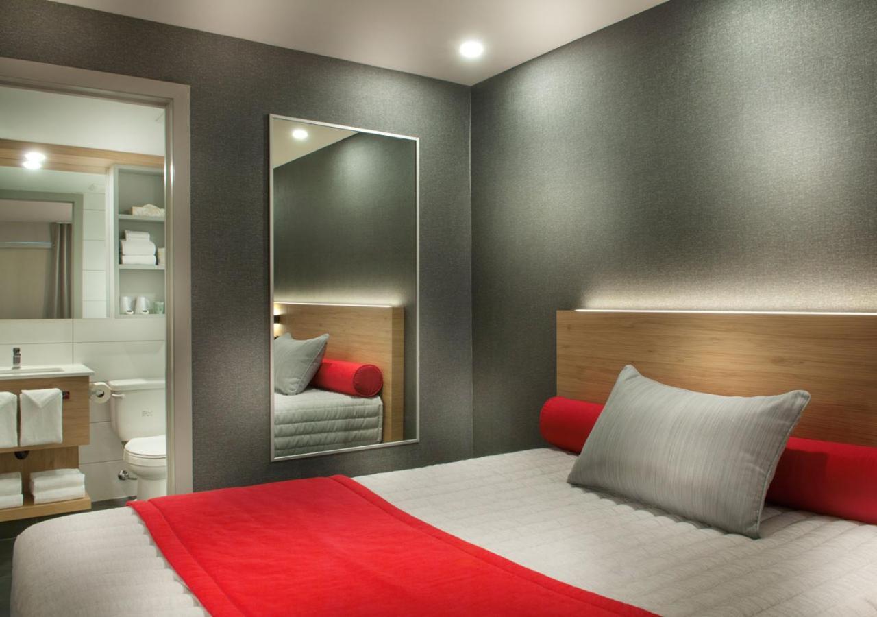 Ramada By Wyndham Laval Hotel Bagian luar foto