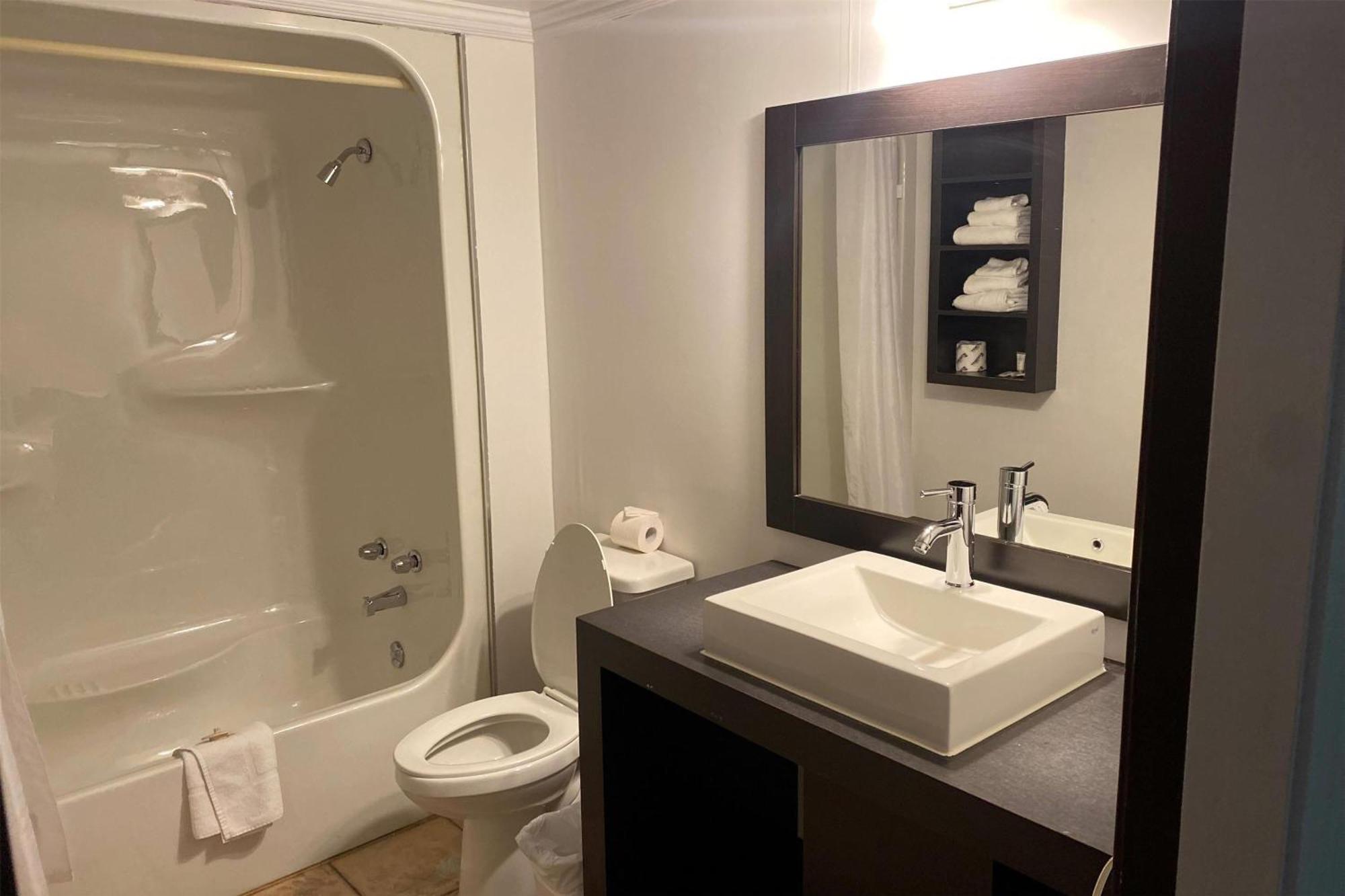 Ramada By Wyndham Laval Hotel Bagian luar foto