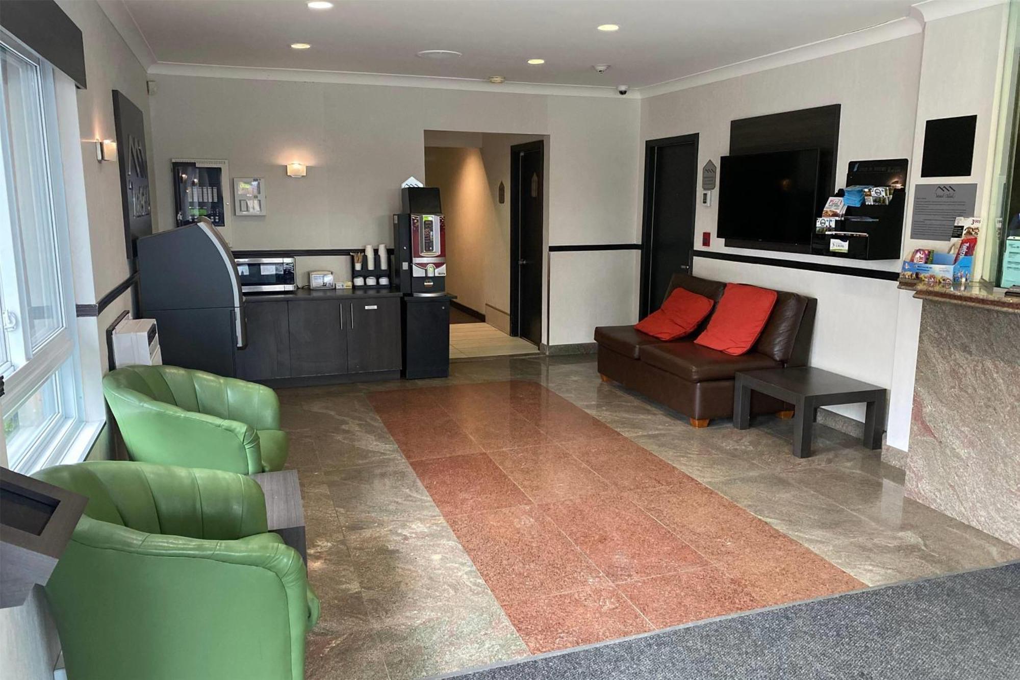 Ramada By Wyndham Laval Hotel Bagian luar foto