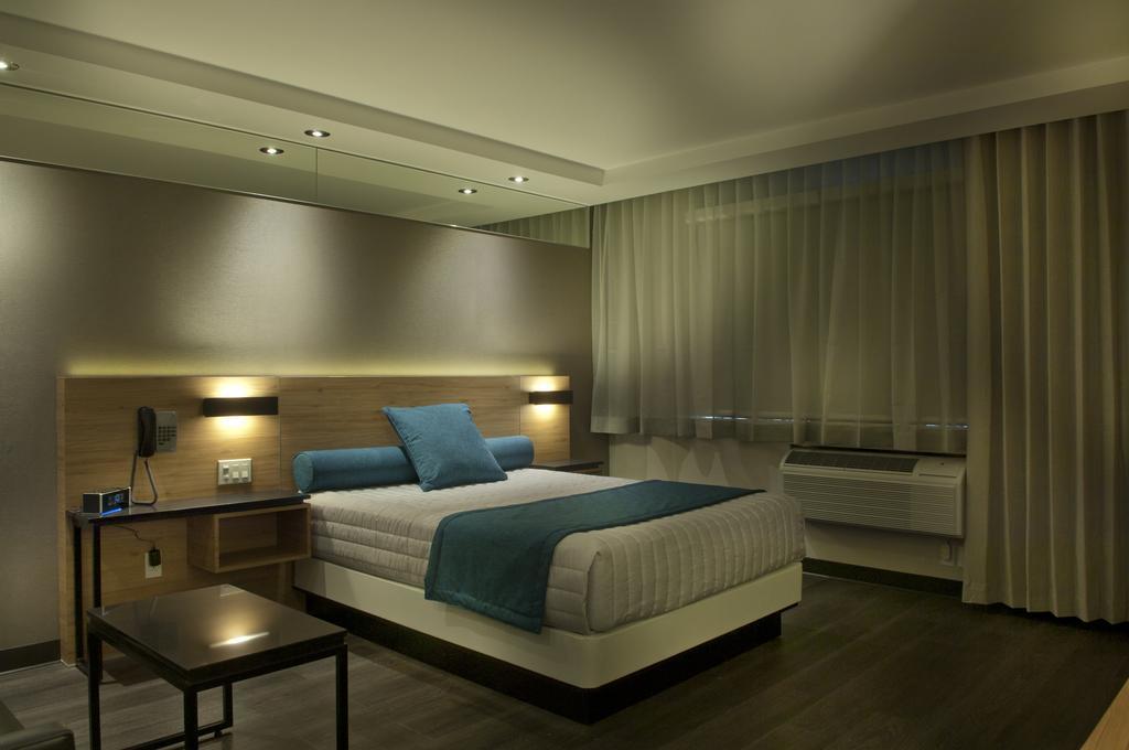 Ramada By Wyndham Laval Hotel Bagian luar foto