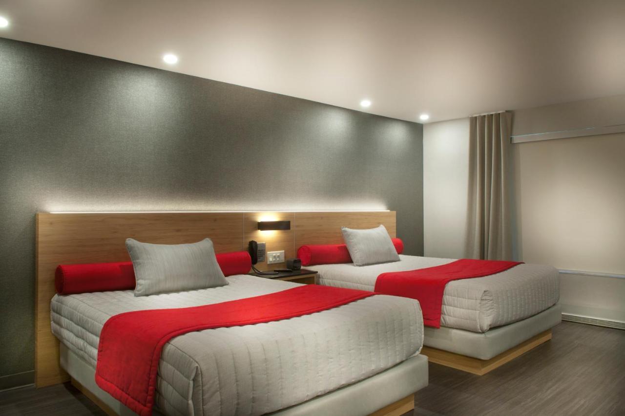 Ramada By Wyndham Laval Hotel Bagian luar foto